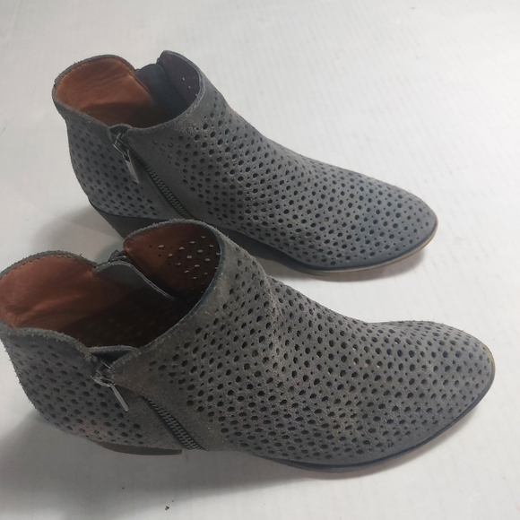 Lucky Brand Women's Gray Suede Side Zipper Ankle Boots Size 8M - Picture 3 of 14